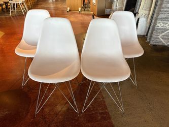 White Plastic Molded Side Chair with Metal Eiffel Base (Set of 4)
