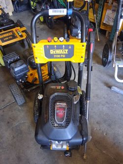 DEWALT GAS PRESSURE WASHER 3100 PSI