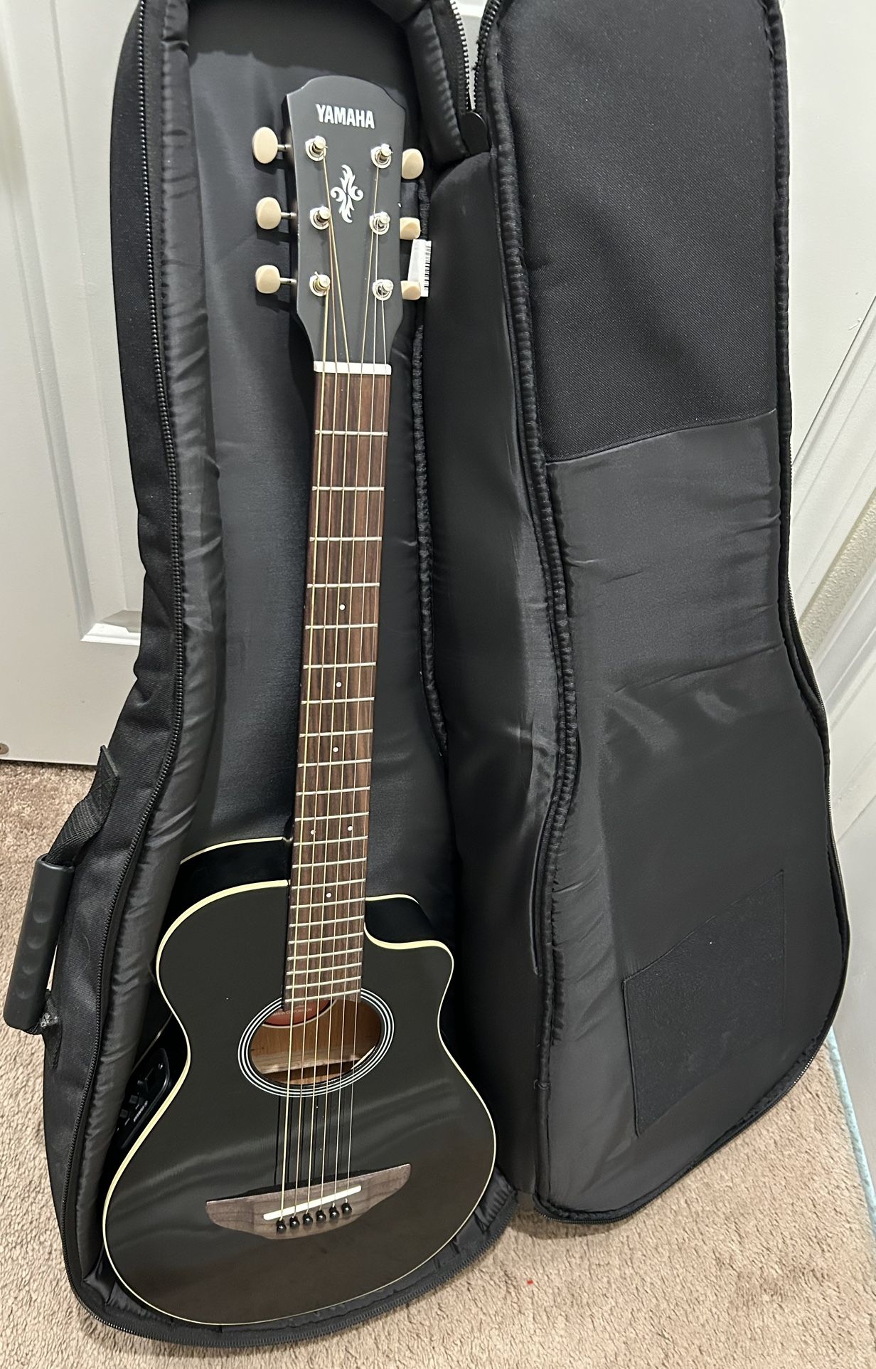 YAMAHA APXT2 guitar with bag