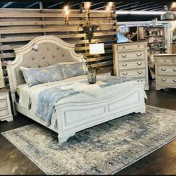 Relayn Chipped White Panel Bedroom Set 