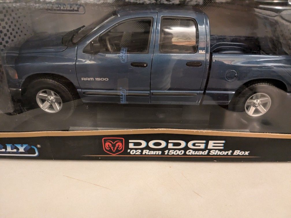 Welly - 2002 Dodge ram 1500 quad short box 1/18 diecast for Sale
