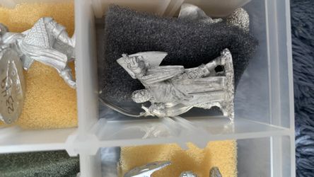 Figurines