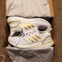 Adidas ULTRABOOST gold Size 9.5