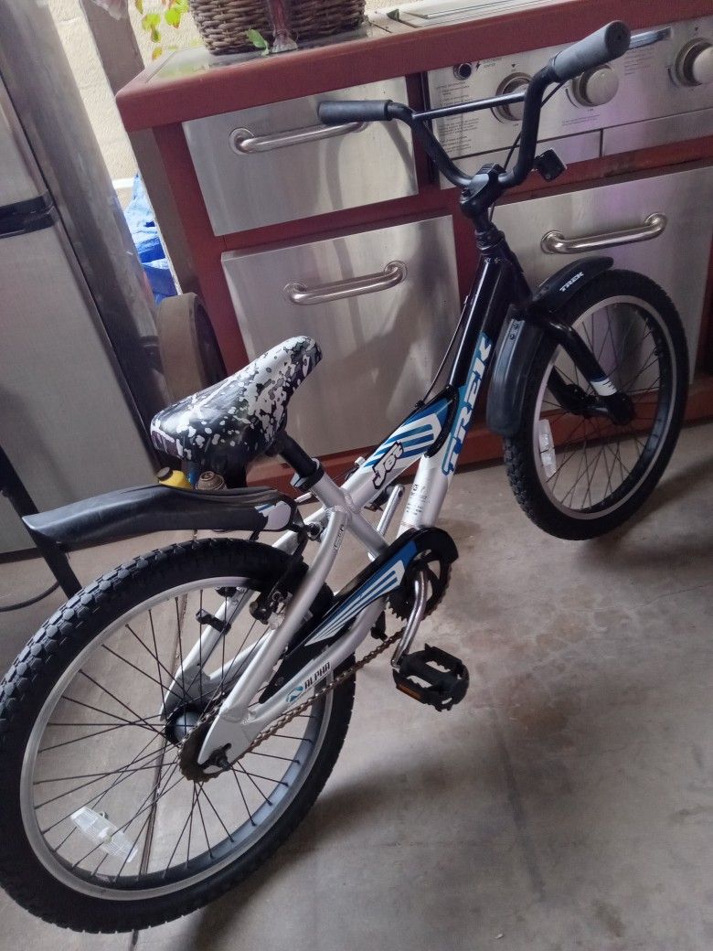 Bike TREK GOOD CONDITION READY FOR RIDE TIRES SIZE 20