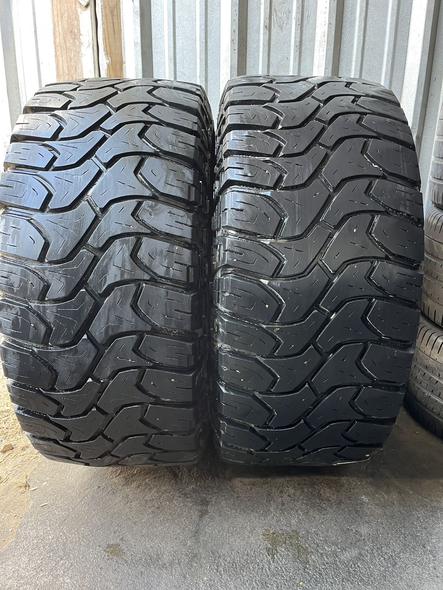 2 Tires 395 65 18 Mickey Thompson