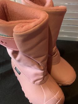 Pink snow boots size 10 toddlers