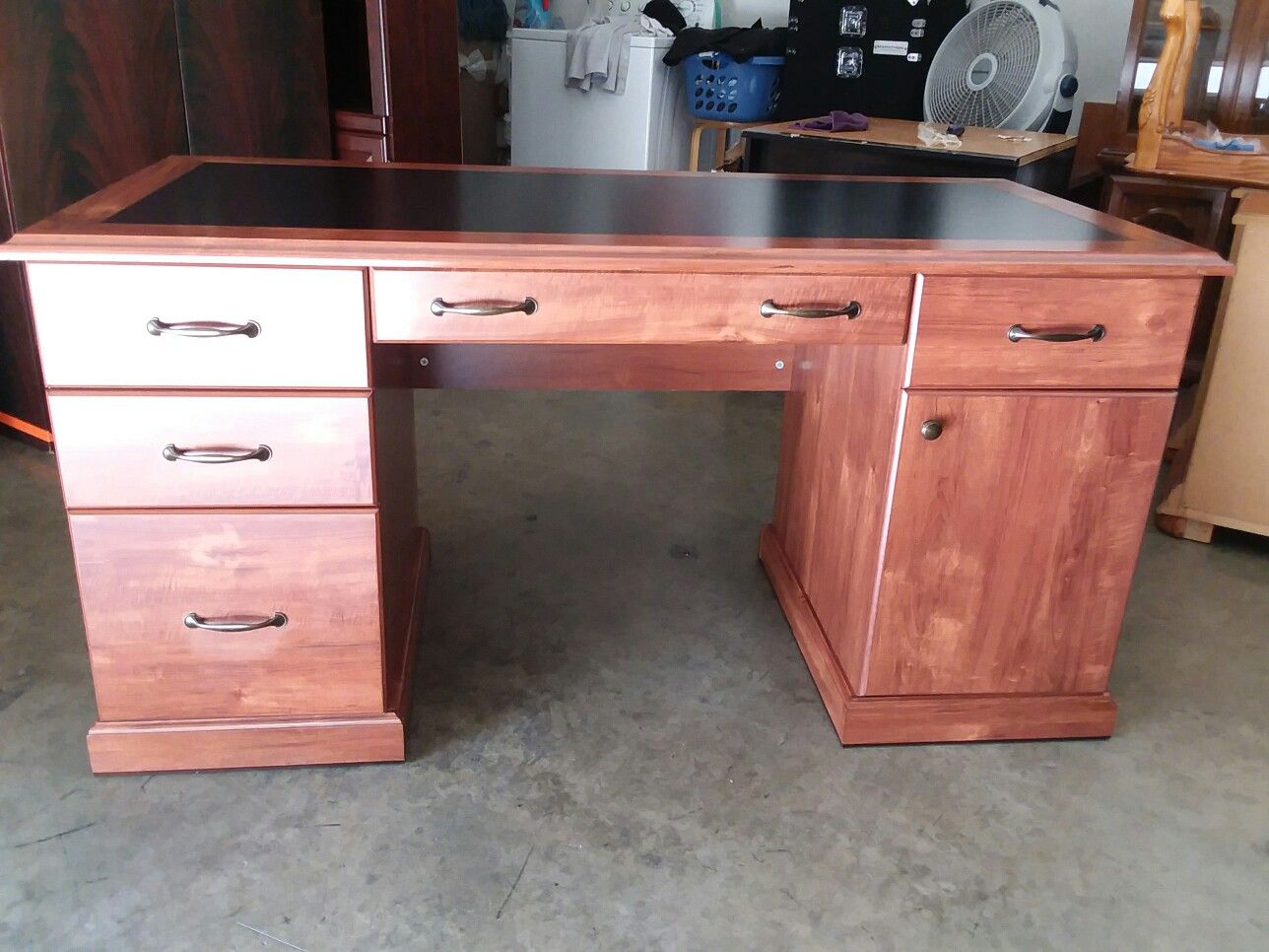 EXCELLENT DESK IN WALNUT COLOR