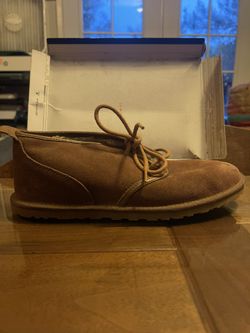 Men’s Size 9 UGG Shoe