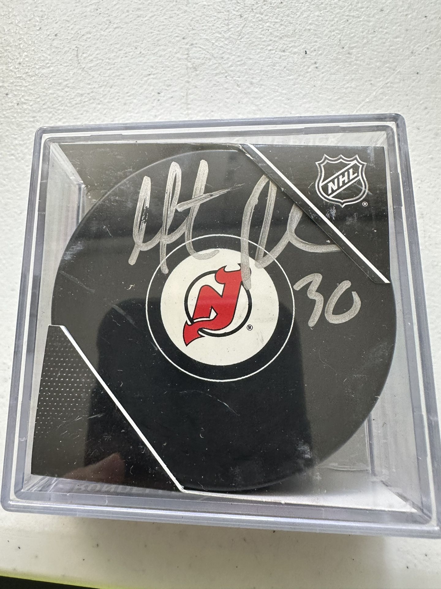 MARTIN BRODEUR SIGNED NJ DEVILS AUTOGRAPHED NHL HOCKEY PUCK IN CASE W/COA - 000B