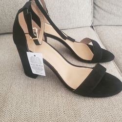 Brand New womans 9.5 Black velvet 
dress heels

