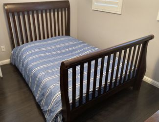 Sleigh Bed With Dresser