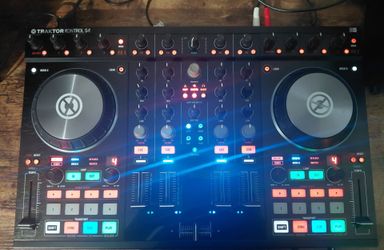 Traktor Kontrol S4 MK2
