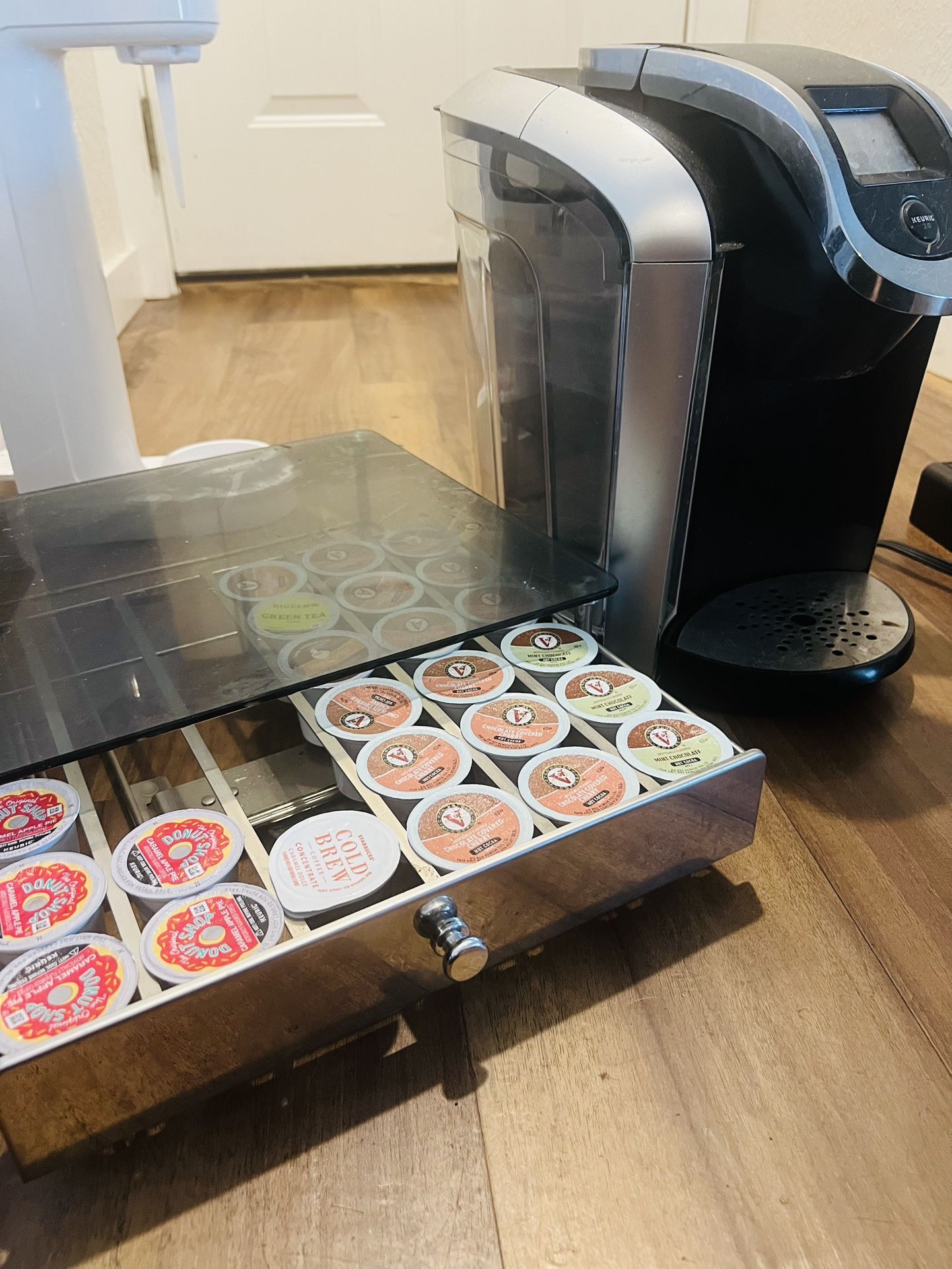 Keurig & Pods w/ Drawer