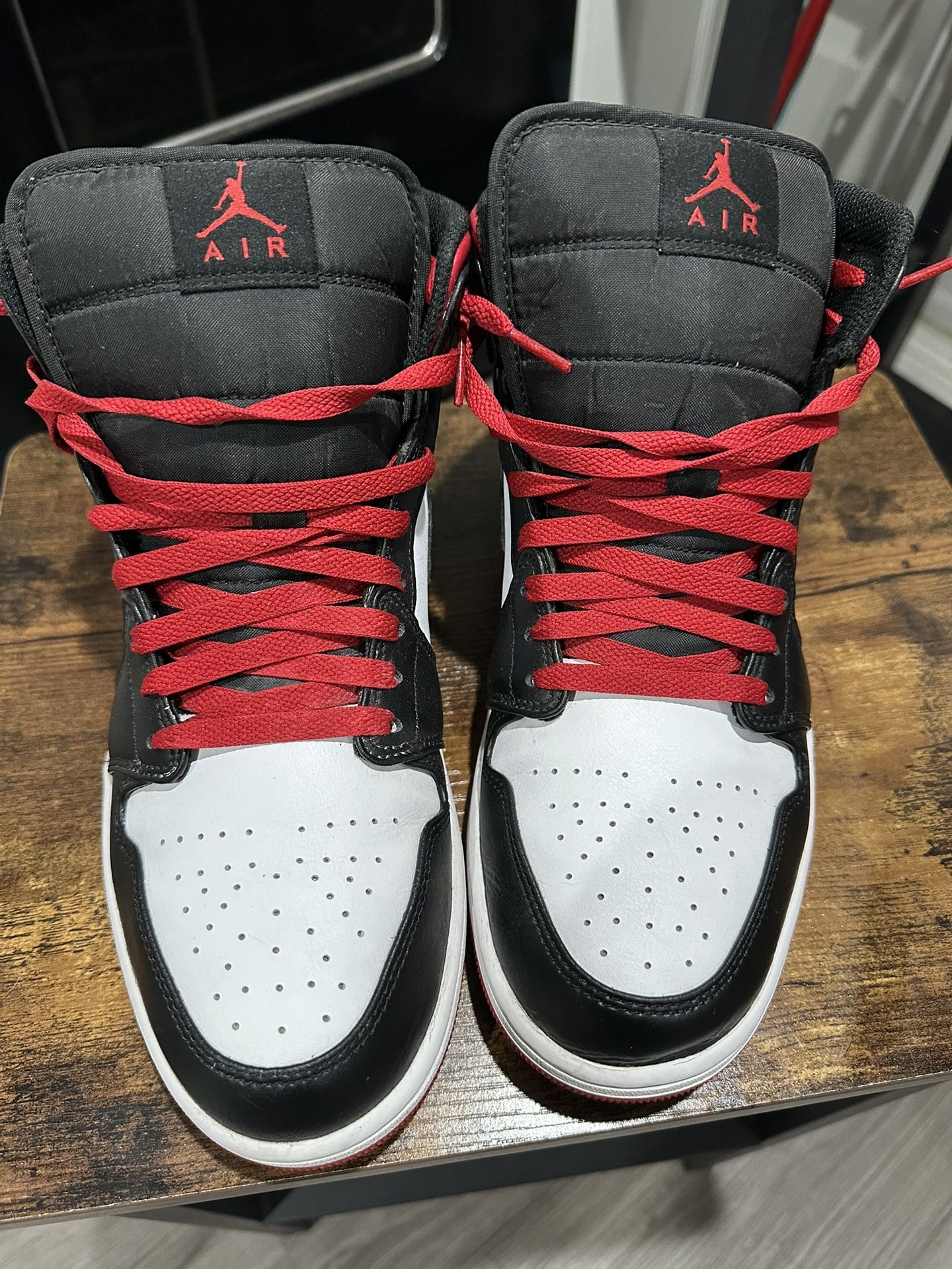 Jordan 1 Mids 10.5