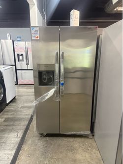 Frigidaire - 25.6 Cu Ft Side By Side Refrigerator In Stainless steel 😍