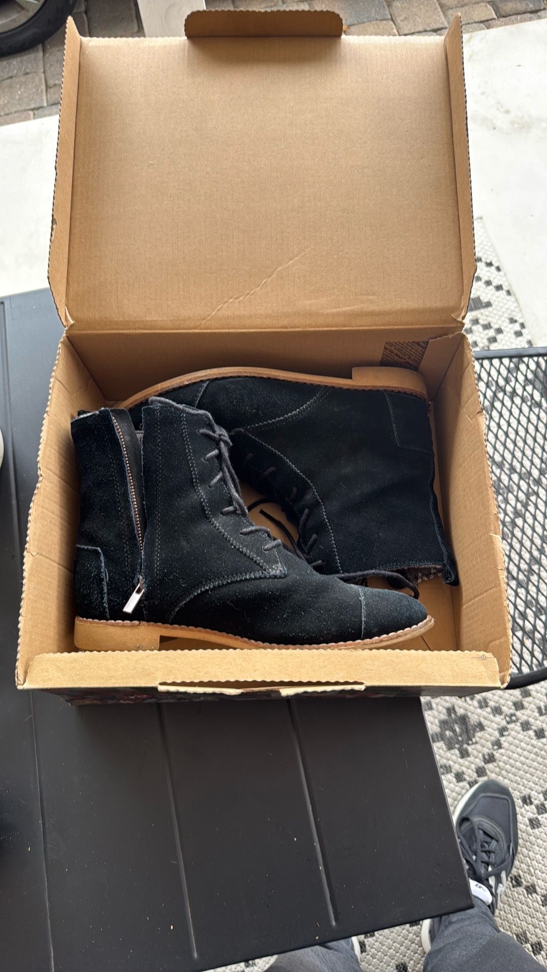 Tom’s boots