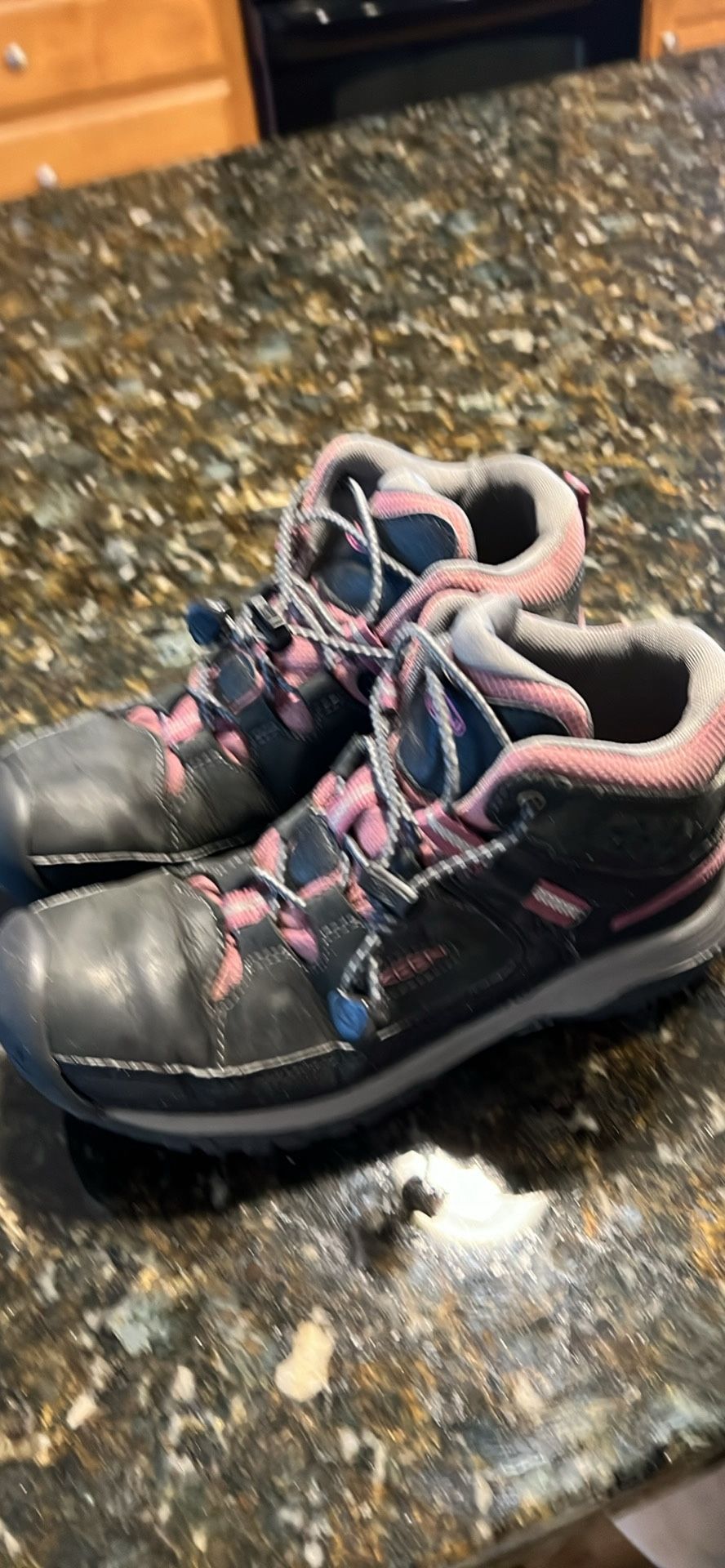 KEEN Hiking Boots For Women Size 4