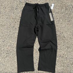 🔥 FEAR OF GOD ESSENTIALS SWEATPANTS – BLACK (STRETCH LIMO) – SIZE M (NEW)