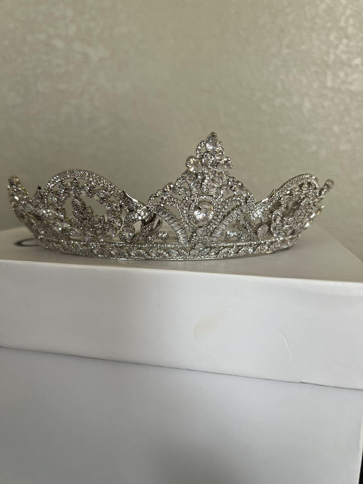 REALE GORGEOUS SWAROVSKI CRYSTALS WEDDING TIARA