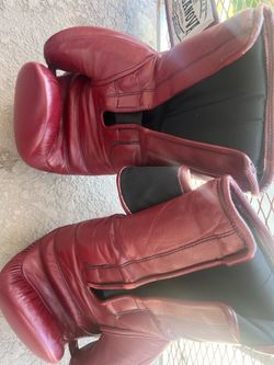 Boxing gloves