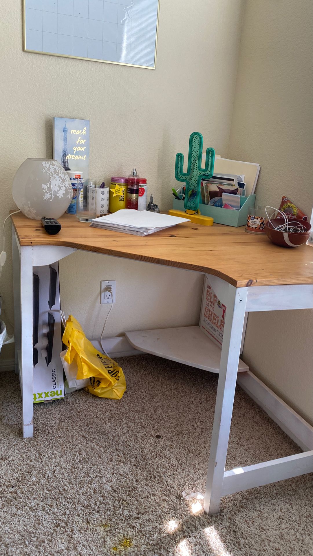 Corner desk