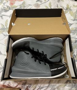 Shoes Under Armour Size 7/5 Like New 