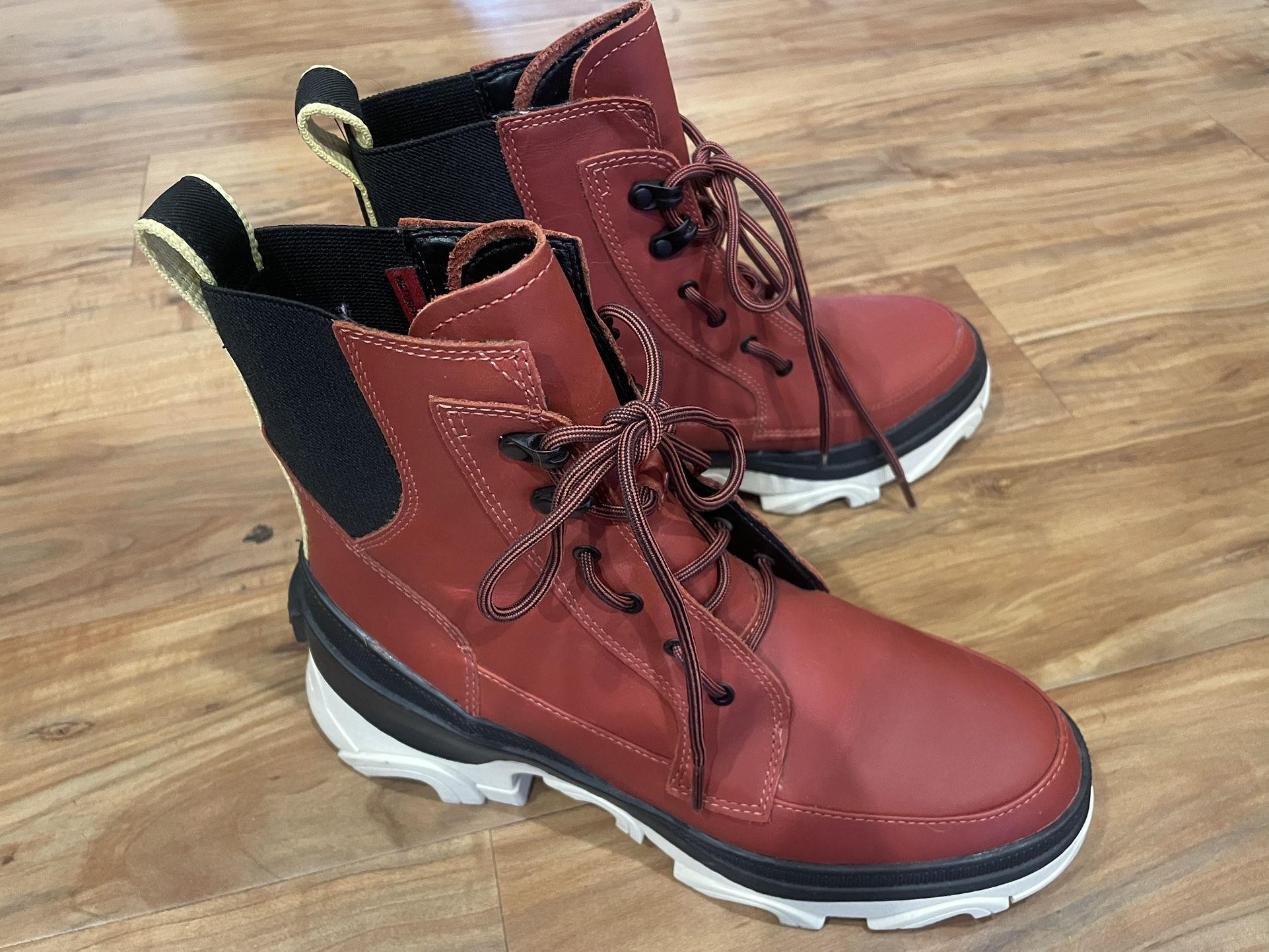 Women’s Sorel Boots Size 8 Red Waterproof Rain boots 