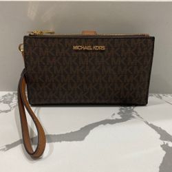 Cartera Café. Michael Kors..