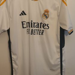 Adidas Men's Real Madrid 2023/24 Home Jersey Size L Slim Fit. 