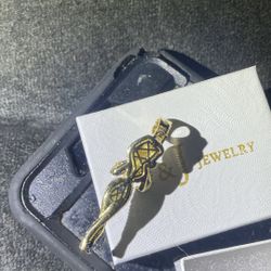 22 Kt Diamond And Sapphire Pendant Buggs Bunny’s Lady Pendant 