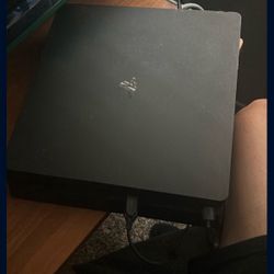 PS4 3 Controllers And A Keyboard And Mouse 