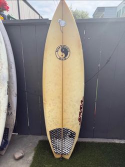 Town & Country (T&C) Surfboard 5’10”