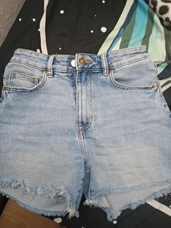 Size 6 womens hm brand shorts