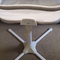 HALO BassiNest swivel bedside bassinet