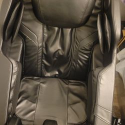 Kawasaki 2 Zero Gravity Full Body  Massage Chair