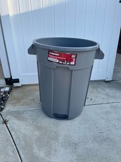 New Husky 55 Gallon Outdoor Trash Can