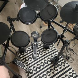 Alesis Nitro Electronic Drums 