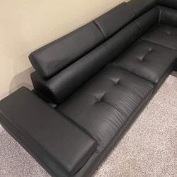New Black Sectional Couch! Free Delivery 🚚! Financing Available! 