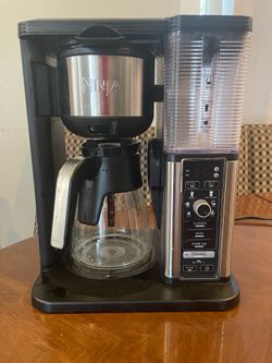 Coffee Maker Black and Stainless Steel Wo smartscoop and built in frother