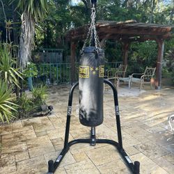 Everlast punching Or Boxing Bag And stand