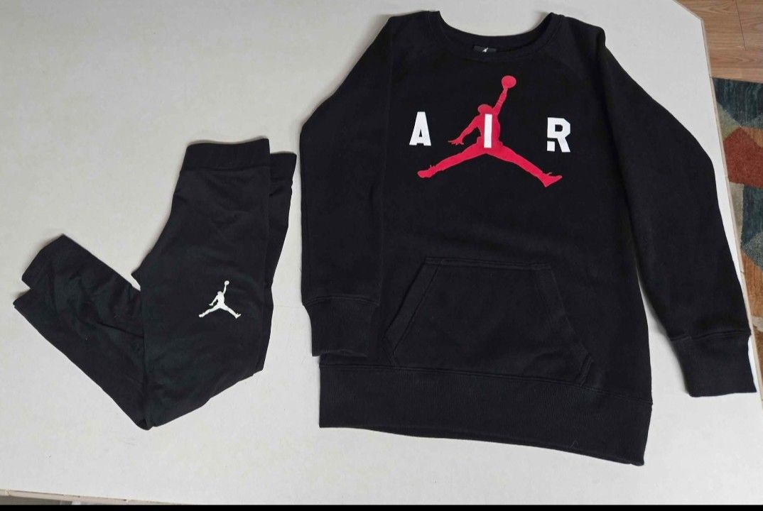 Girls JORDAN Brand Leggings And Sweatshirt