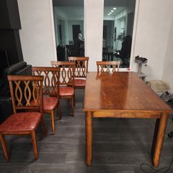 Beautiful Solid Wood Dinning Table & Chairs Set.