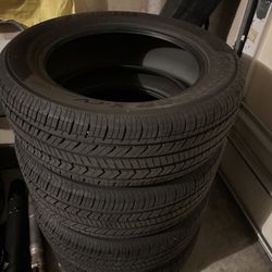 **LIKE NEW** - Yokohama Geolander X-CV SUV/Crossover Tires 
