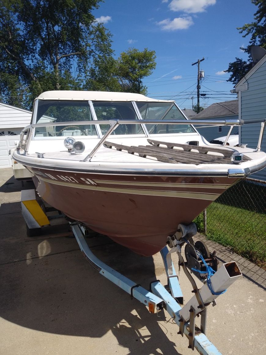 Classic speed boat with ez loader trailer