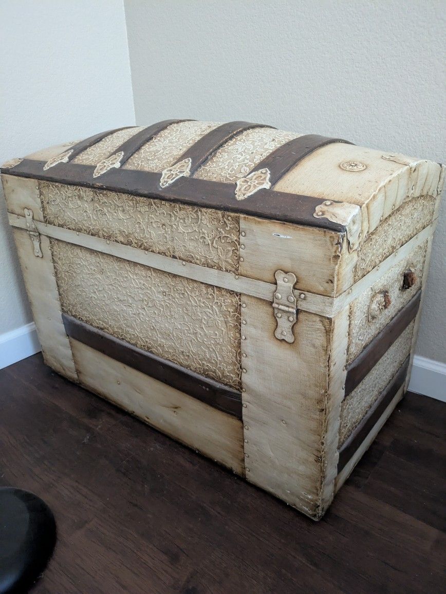 Compartment Chest