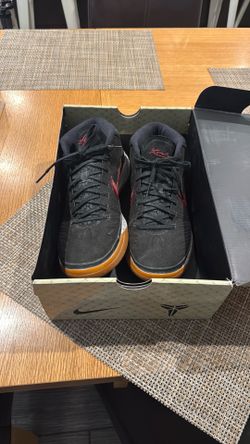 Kobe Shoes Men Size 9