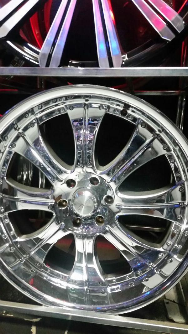 24 inch lexani rims 6139 chrome for Sale in Chicago, IL OfferUp
