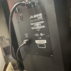Used Alesis M1 Active Pair Powered Monitor