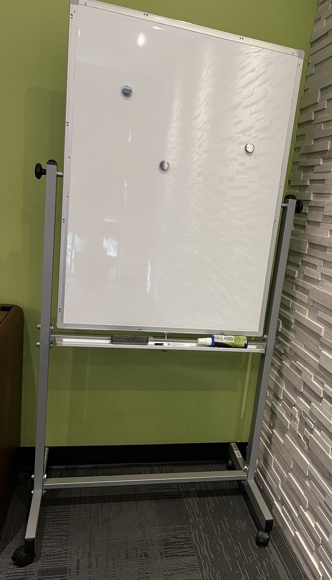 Whiteboard w. Stand