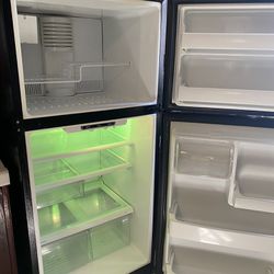 General Electric Refrigerator In Great Condition 